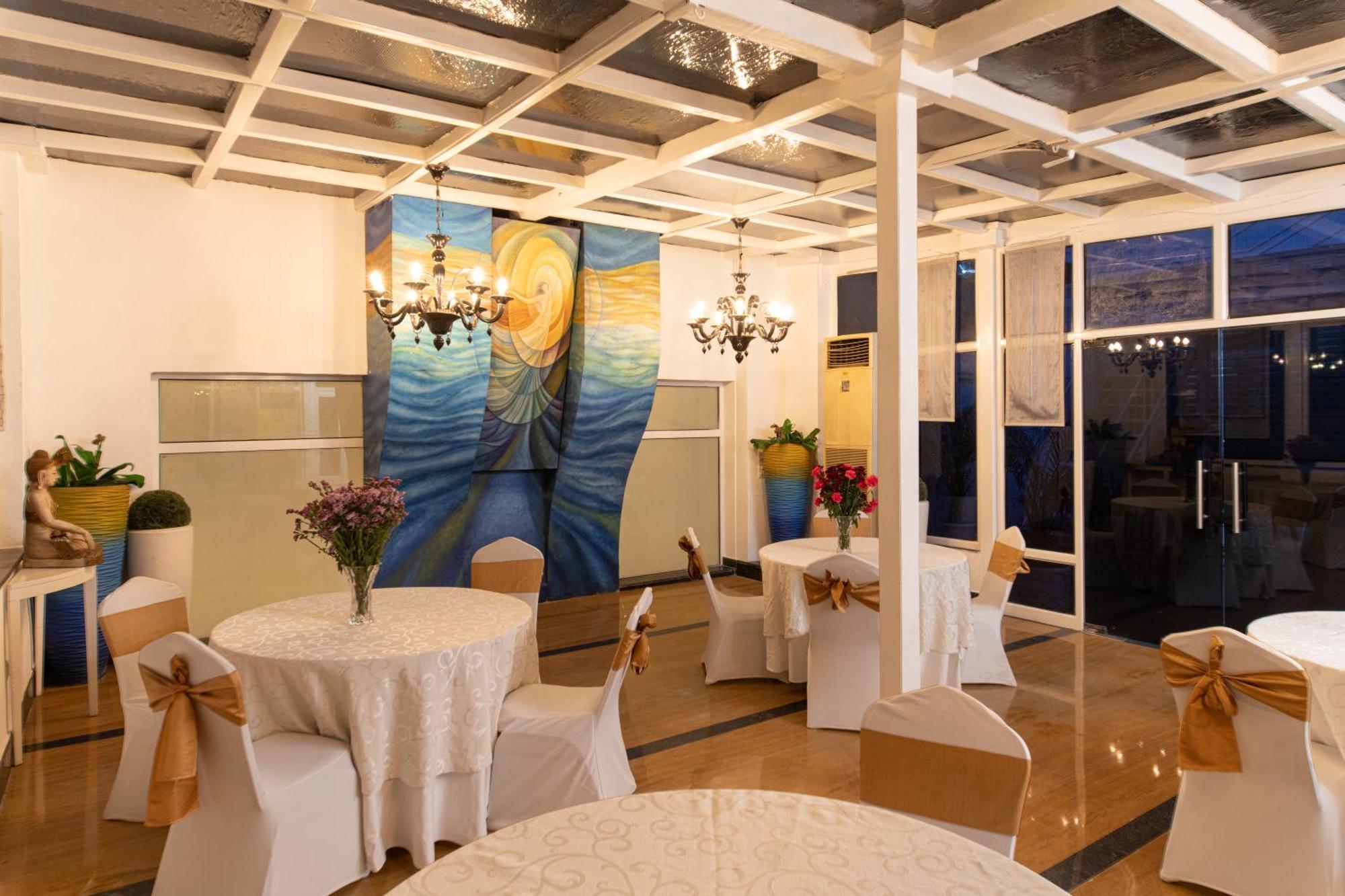 The Ashtan Sarovar Portico Нью-Дели Экстерьер фото